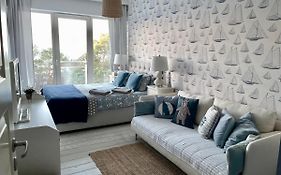 Bialy Apartament Hampton W Playa Baltis